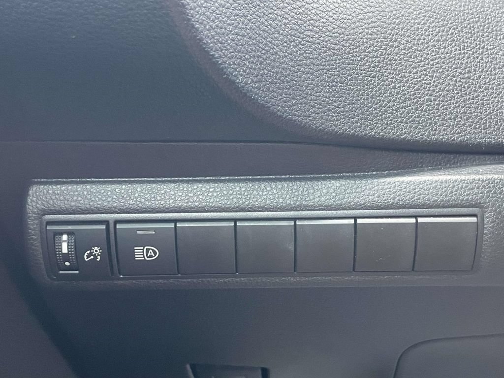 Used 2025 Toyota Corolla LE FWD image 21
