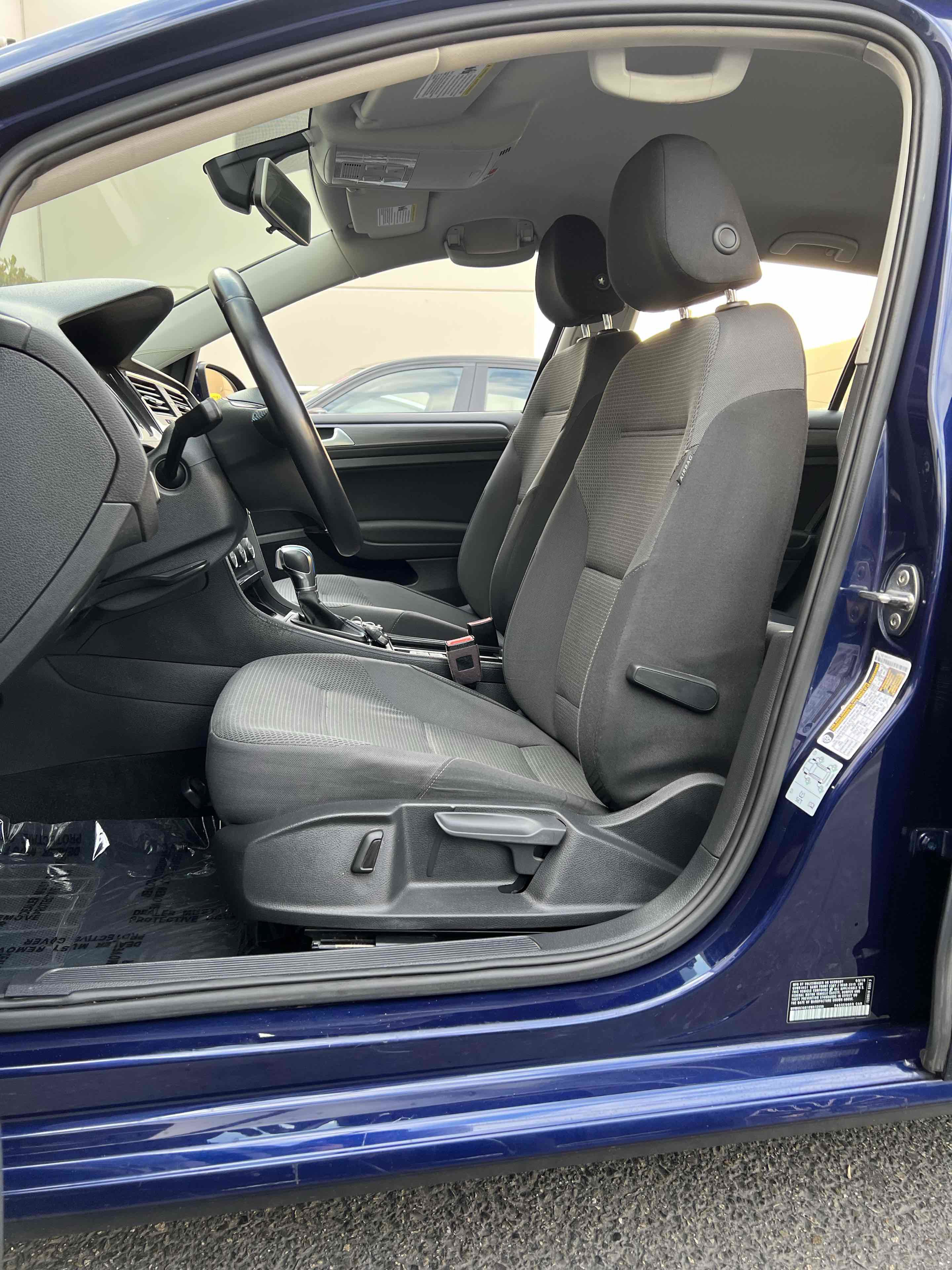 Used 2019 Volkswagen e-Golf SE w/ Driver Assistance Package image 33