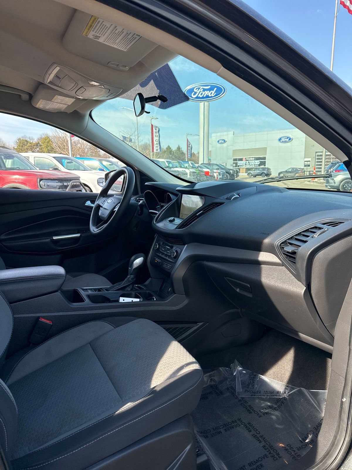 Used 2019 Ford Escape SE image 16