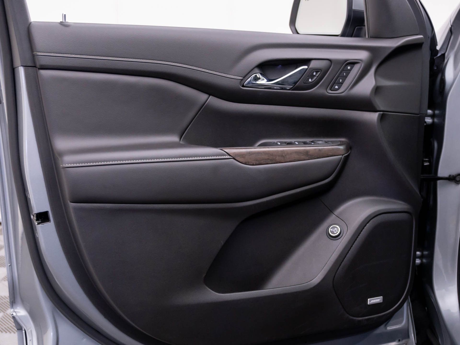 Used 2023 GMC Acadia Denali w/ Denali Ultimate Package image 13