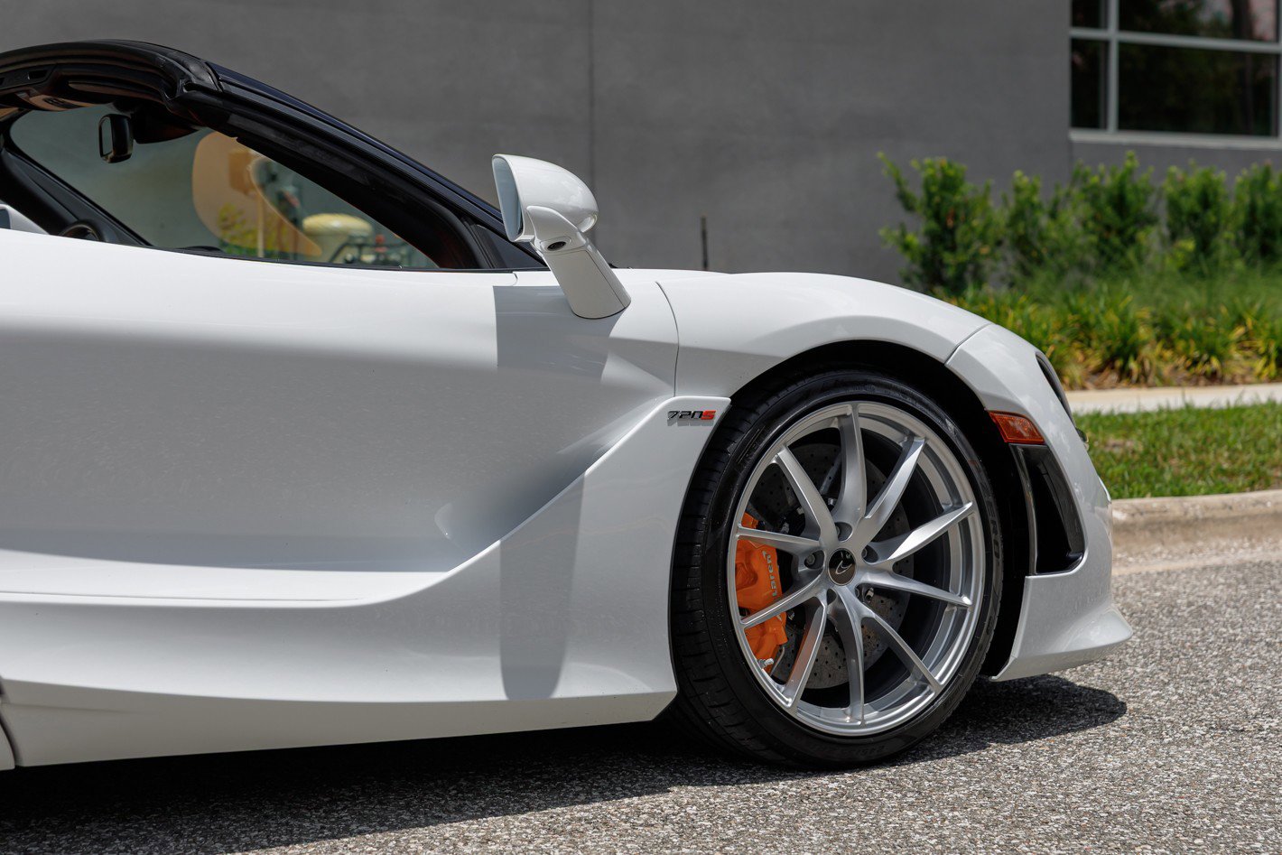 Used 2020 McLaren 720S Spider RWD image 15