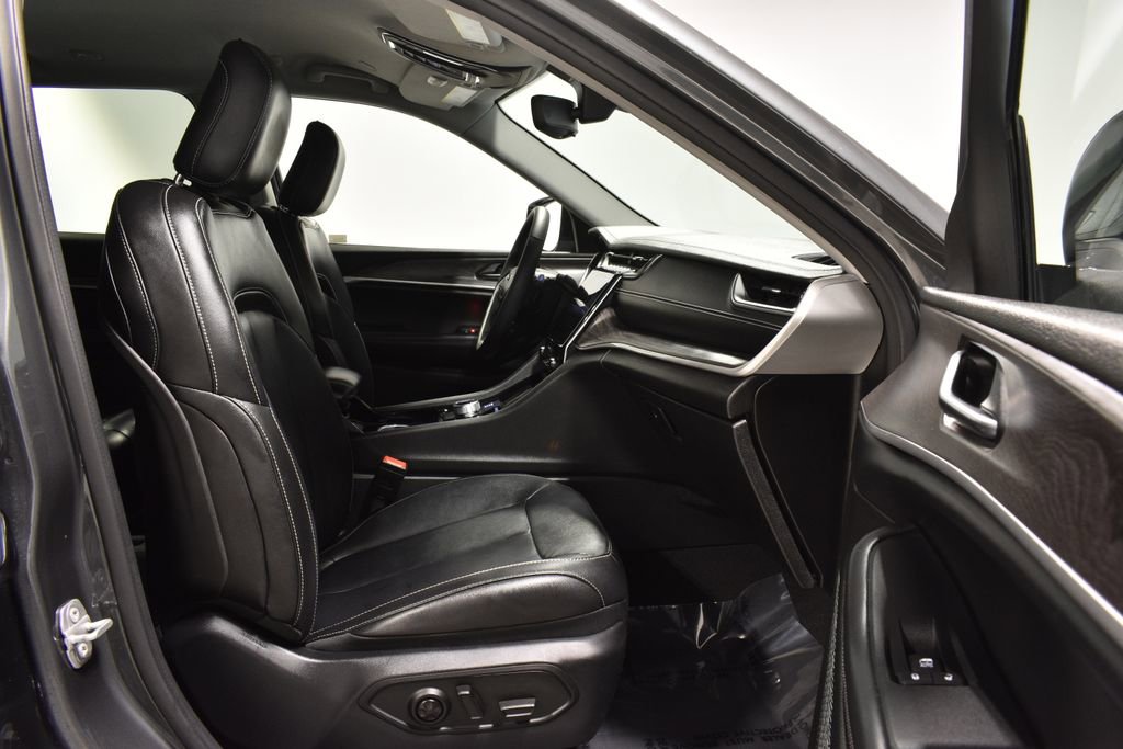 Used 2023 Jeep Grand Cherokee L Limited image 31