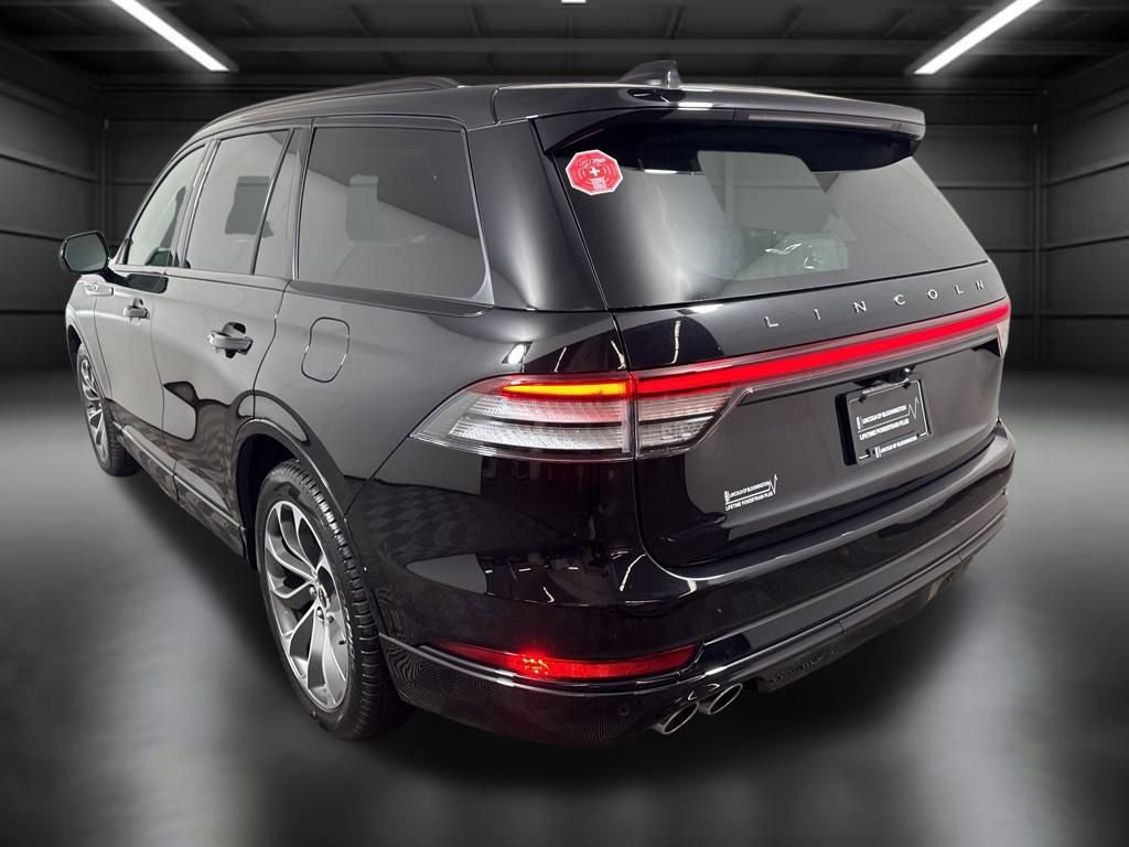 New 2026 Lincoln Aviator AWD image 3