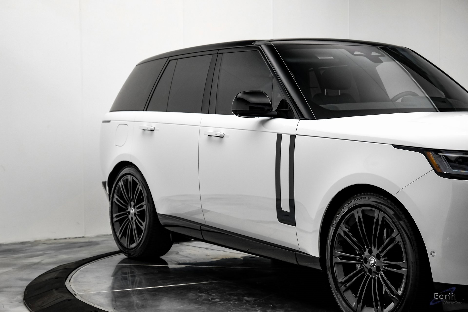Used 2024 Land Rover Range Rover SE image 21