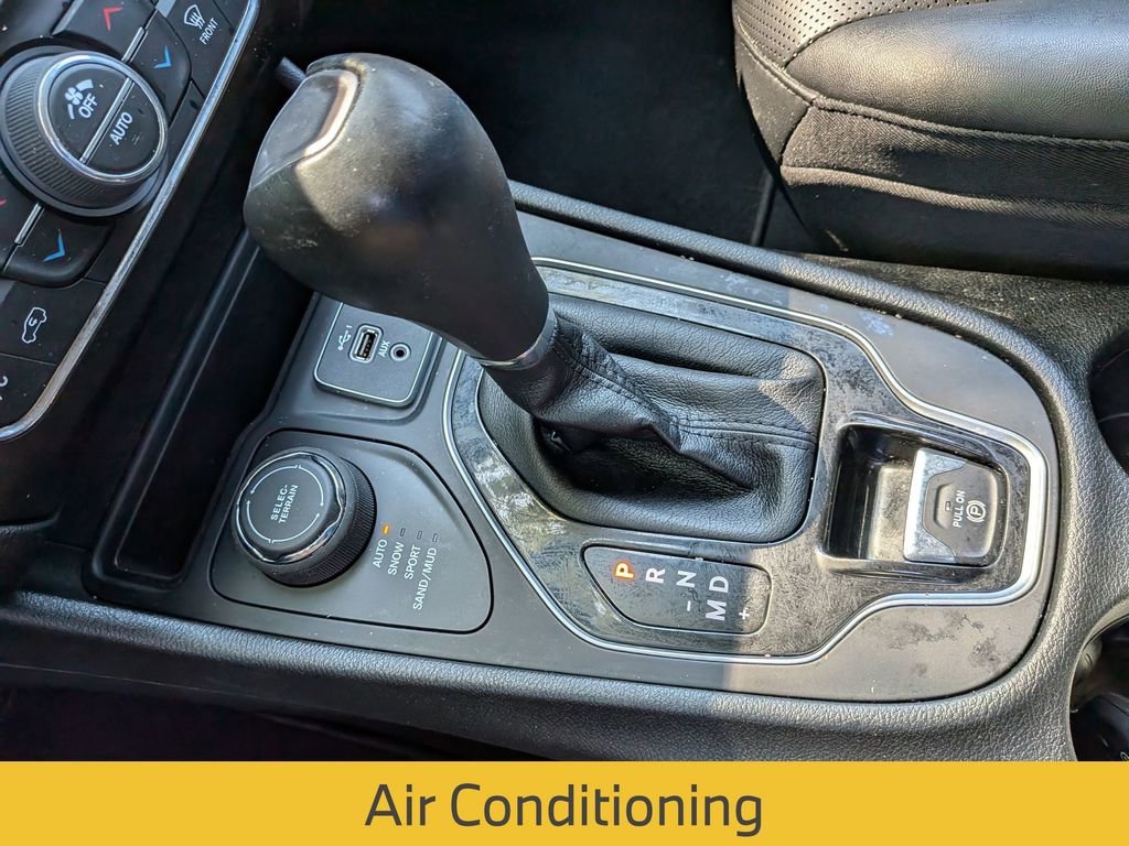 Used 2023 Jeep Cherokee Altitude Lux image 25