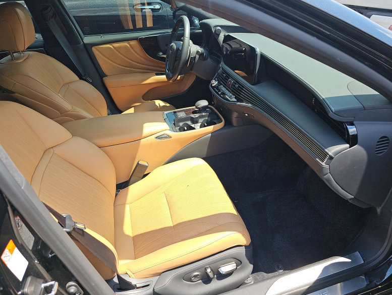 Used 2024 Lexus LS 500 w/ Interior Upgrade Package RWD image 8