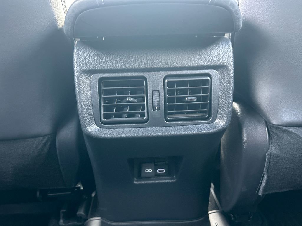 Used 2024 Toyota Venza XLE image 22