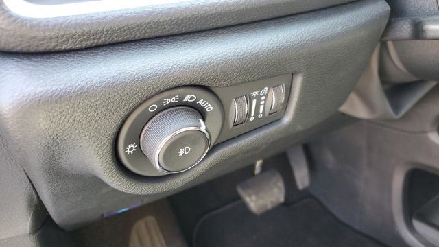 Certified 2026 Chrysler Pacifica Limited w/ S Appearance Package FWD image 11