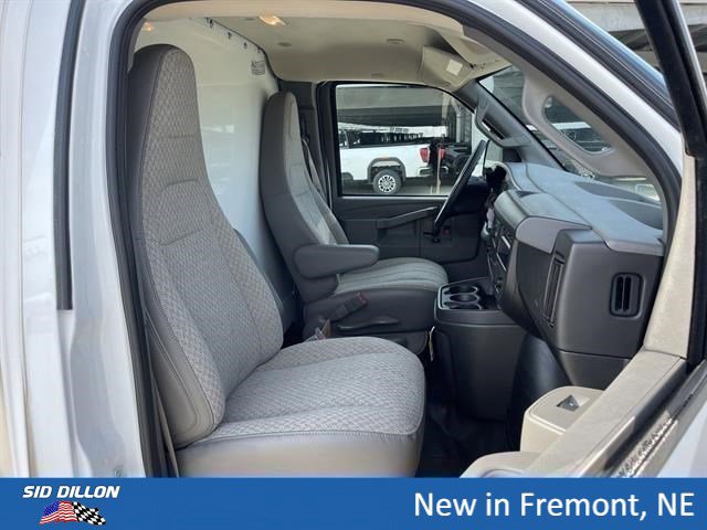New 2025 GMC Savana 3500 w/ Power Convenience Package RWD image 7