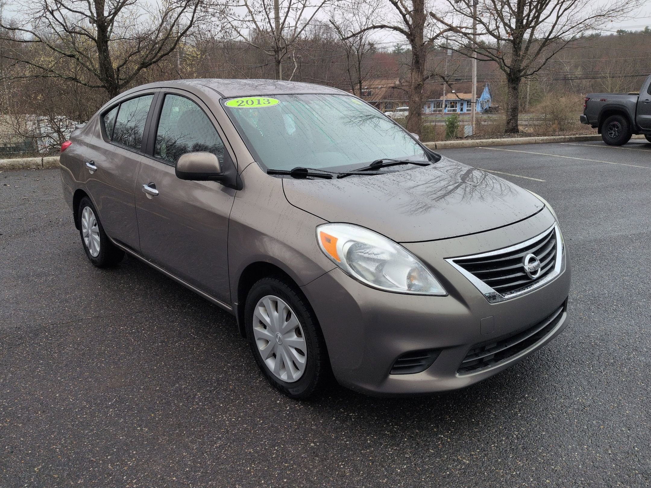 Used 2013 Nissan Versa SV w/ Convenience Pkg image 3