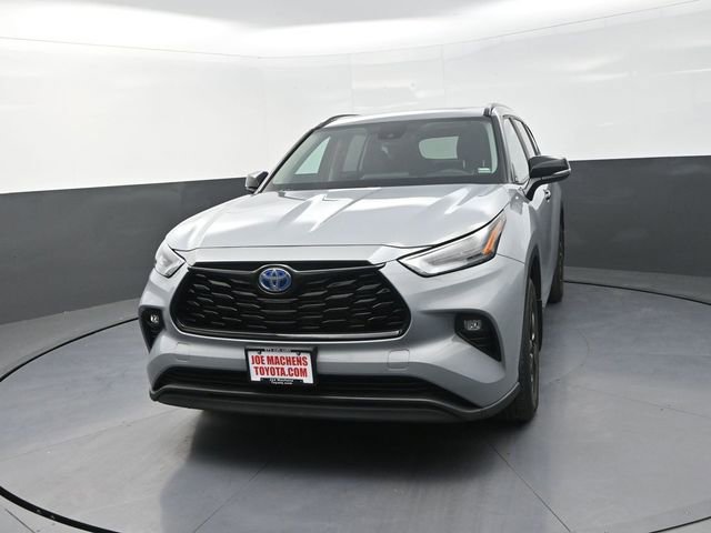 Used 2024 Toyota Highlander XLE image 2