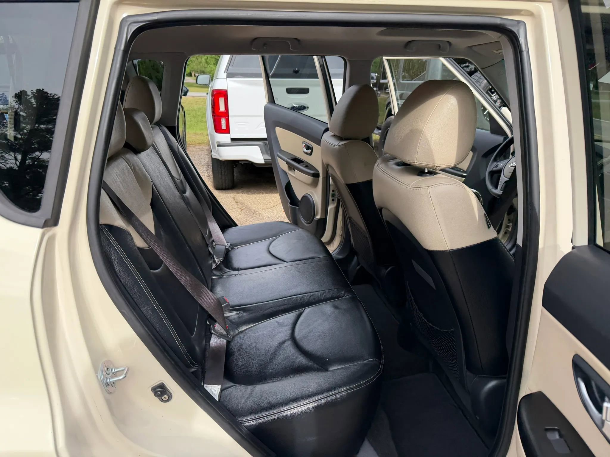 Used 2013 Kia Soul ! w/ Premium Pkg image 11