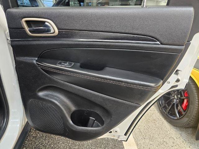 Used 2020 Jeep Grand Cherokee Laredo AWD/4WD image 35