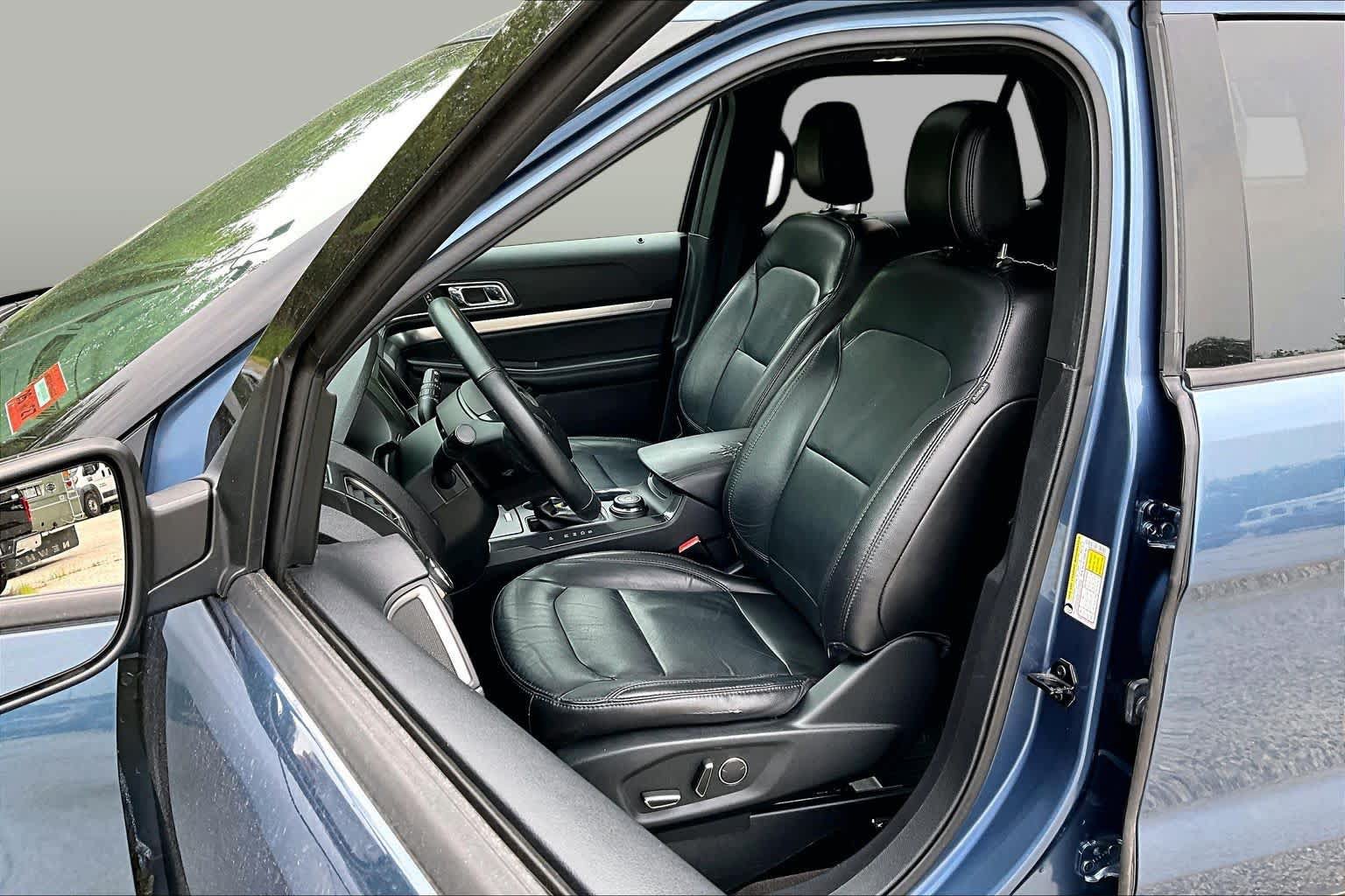 Used 2018 Ford Explorer XLT w/ Equipment Group 202A AWD/4WD image 9