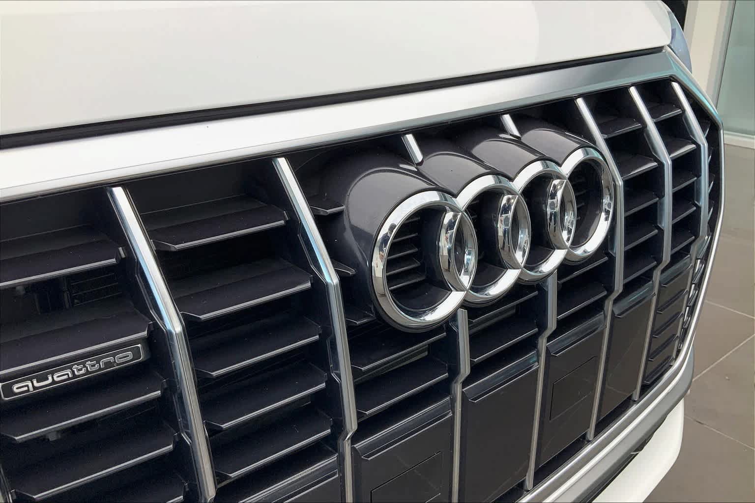 Used 2020 Audi Q3 2.0T Premium w/ Convenience Package AWD/4WD image 32
