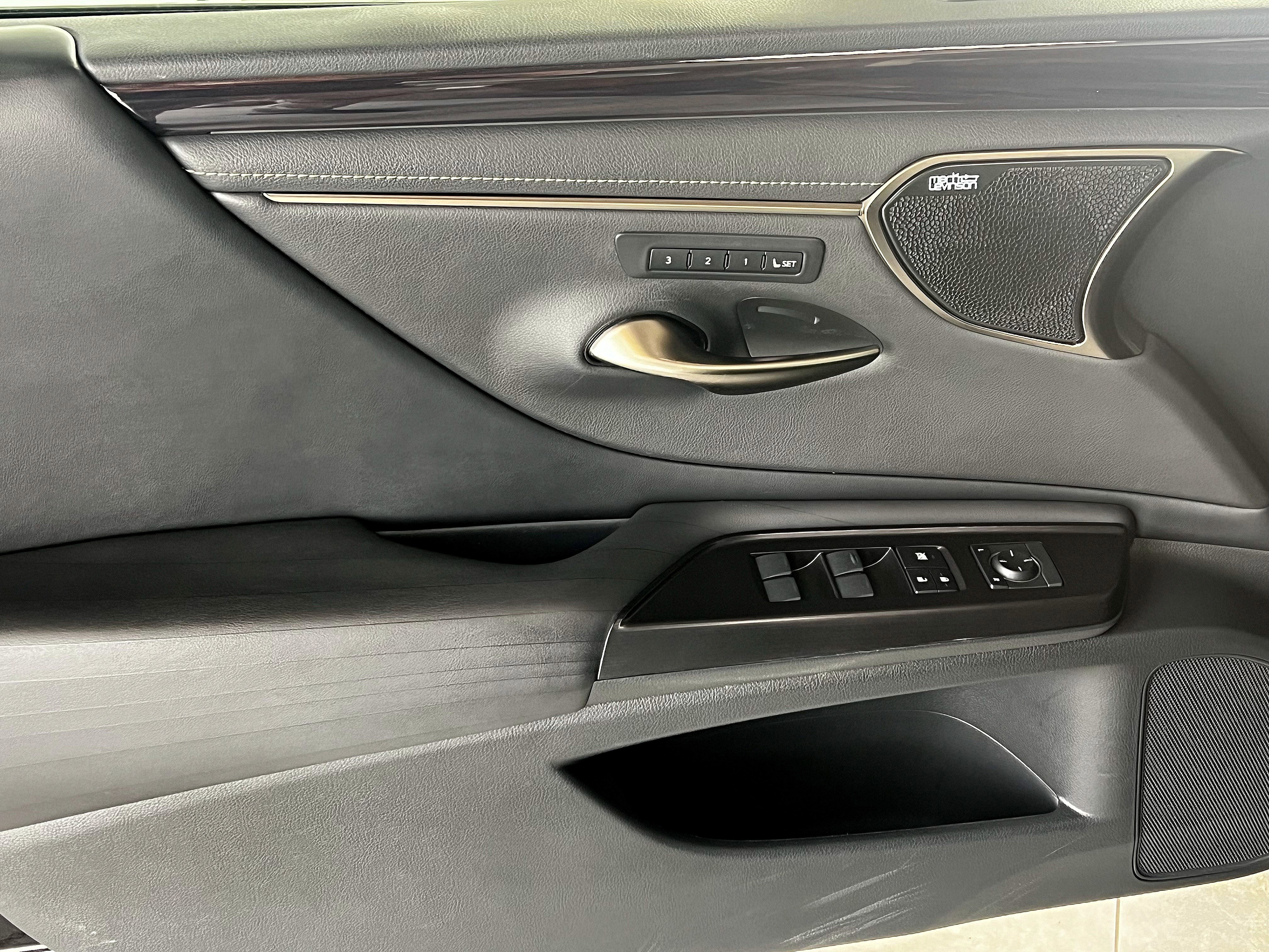 Used 2019 Lexus ES 350 image 8