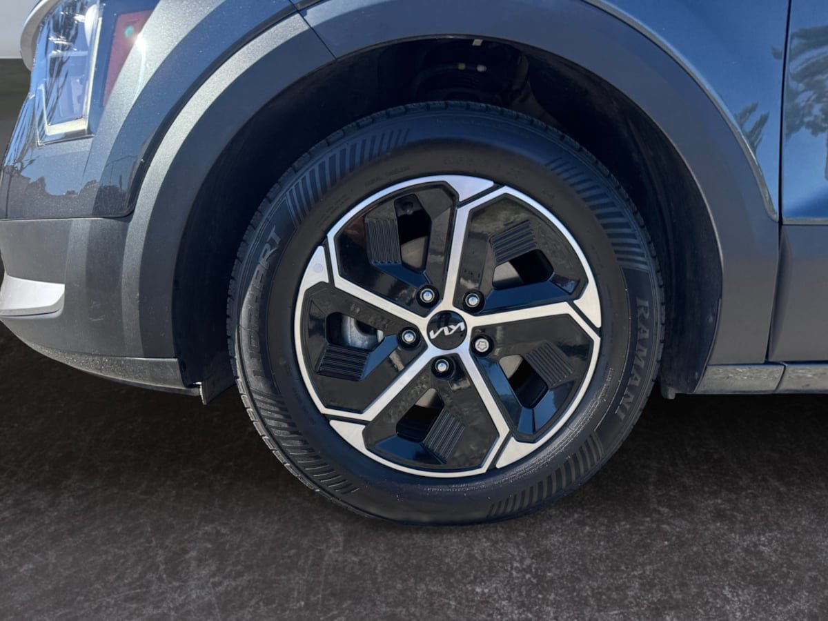 Used 2023 Kia Niro EX image 9