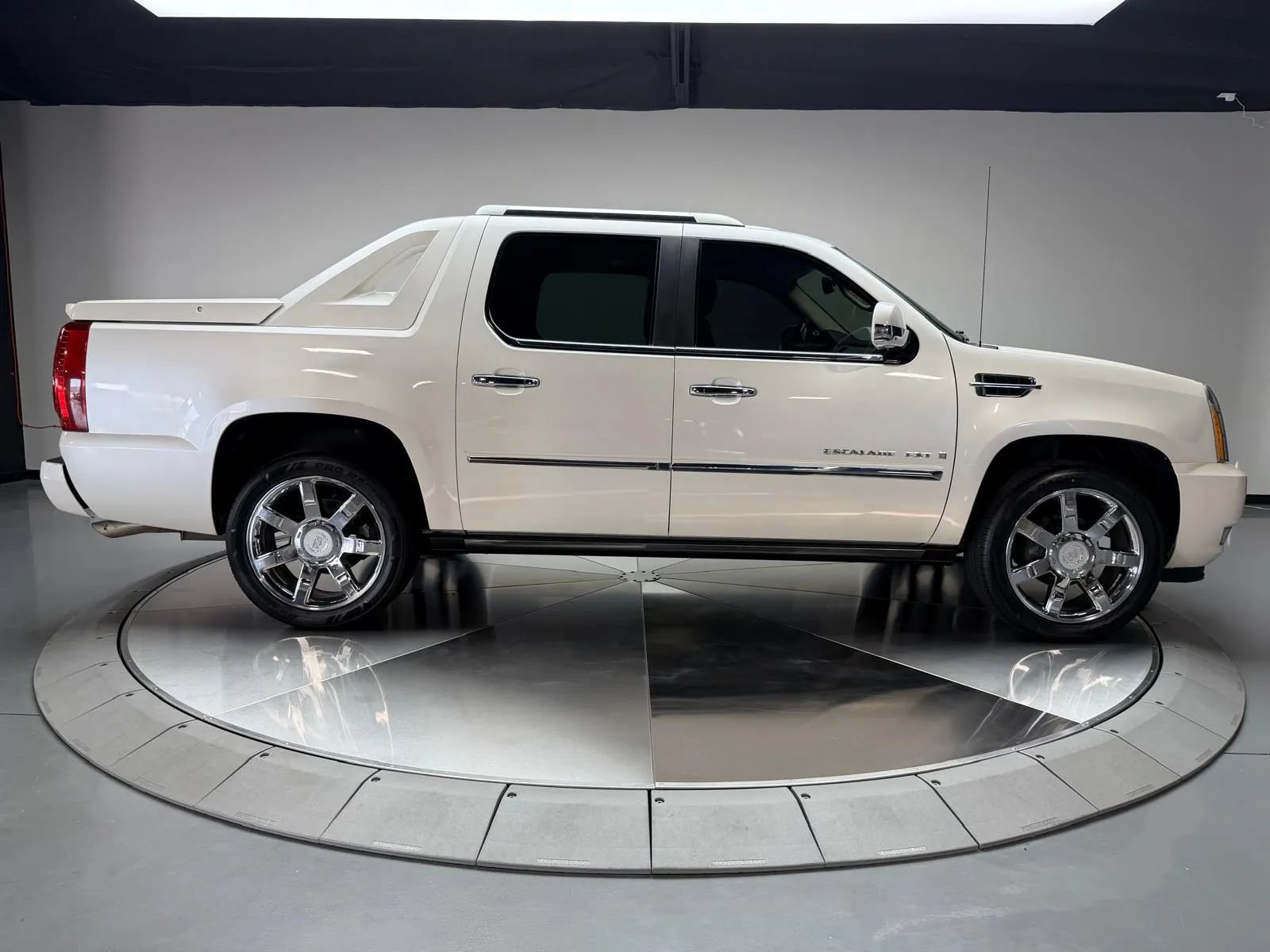 Used 2008 Cadillac Escalade EXT AWD/4WD image 6