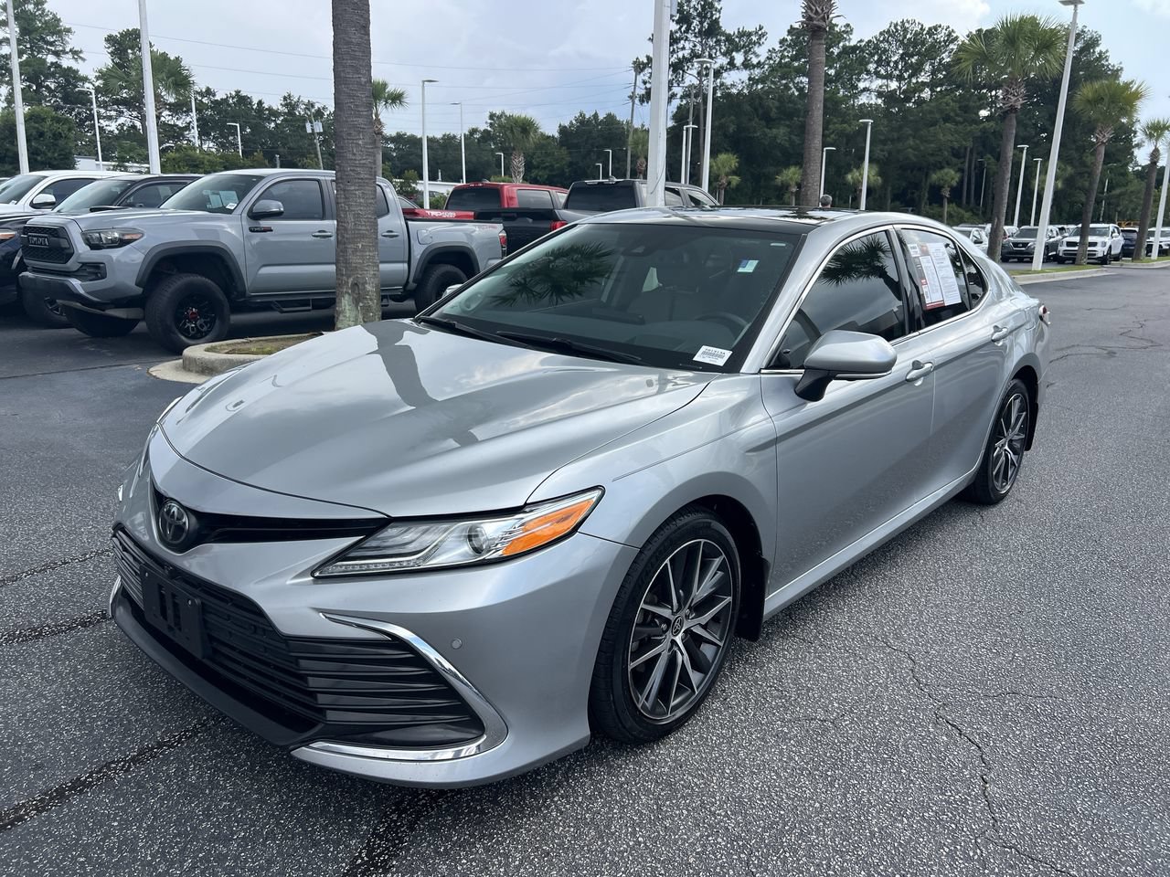 Used 2021 Toyota Camry XLE w/ Navigation Package FWD image 5