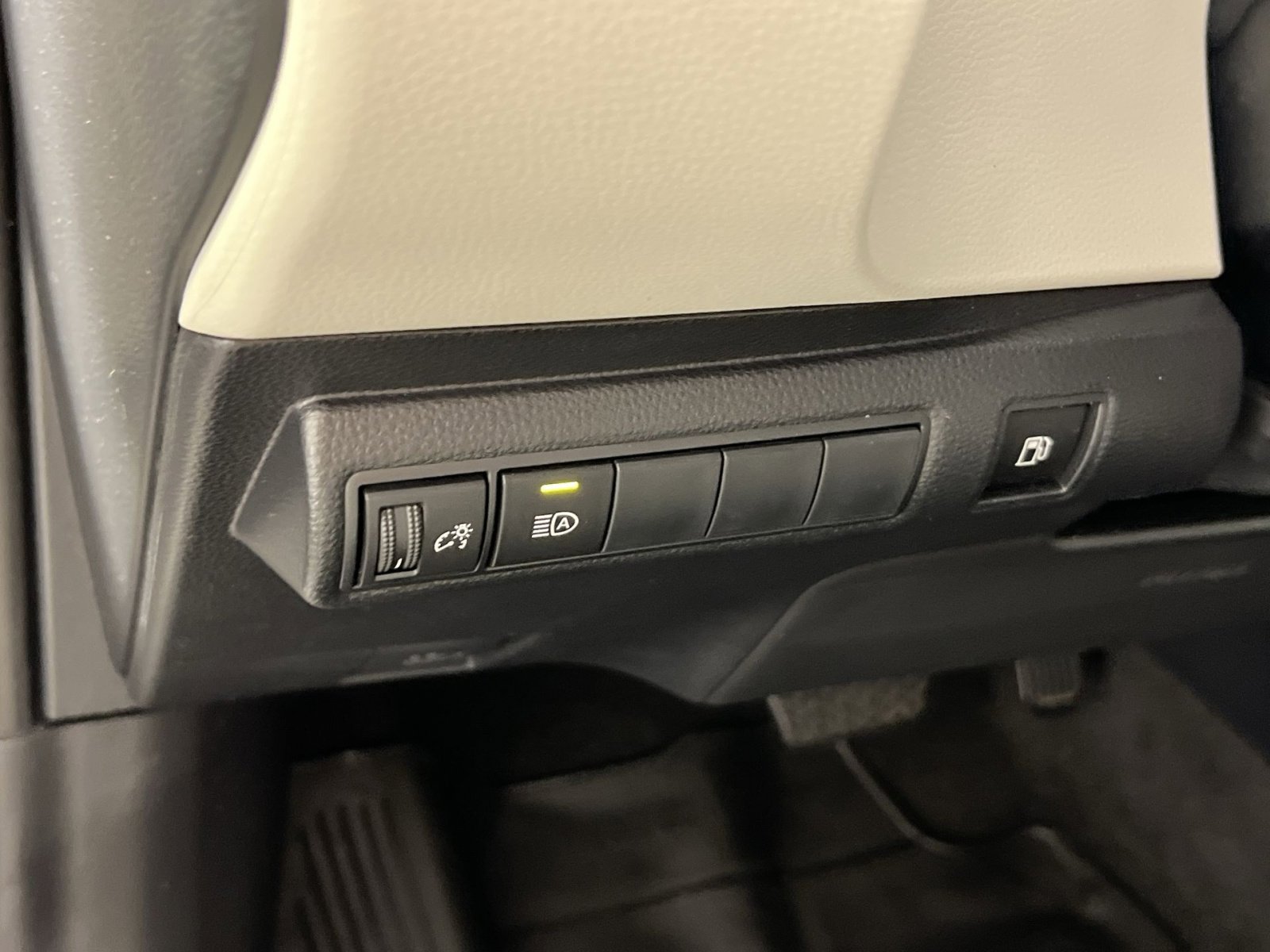 Used 2026 Toyota Corolla LE FWD image 32