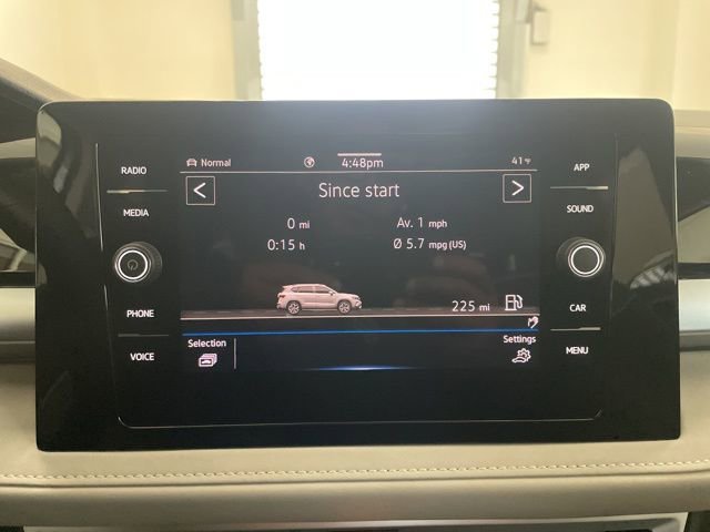 Certified 2025 Volkswagen Taos SE w/ Panoramic Sunroof Package AWD/4WD image 19