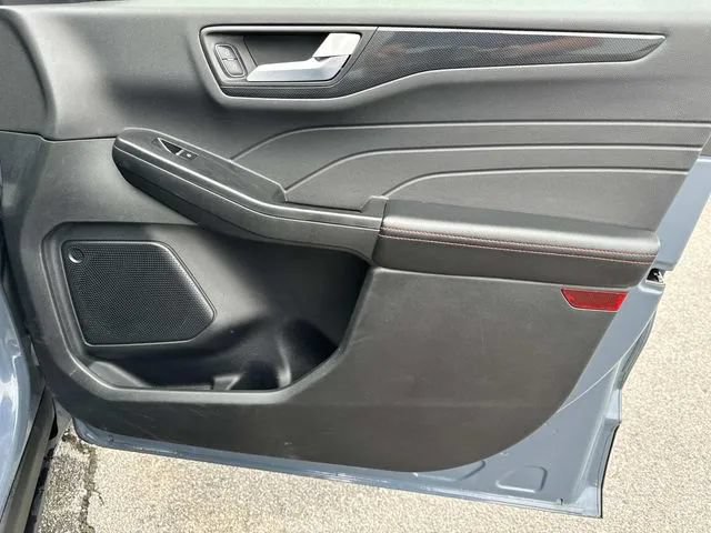 Used 2025 Ford Escape ST-Line FWD image 25