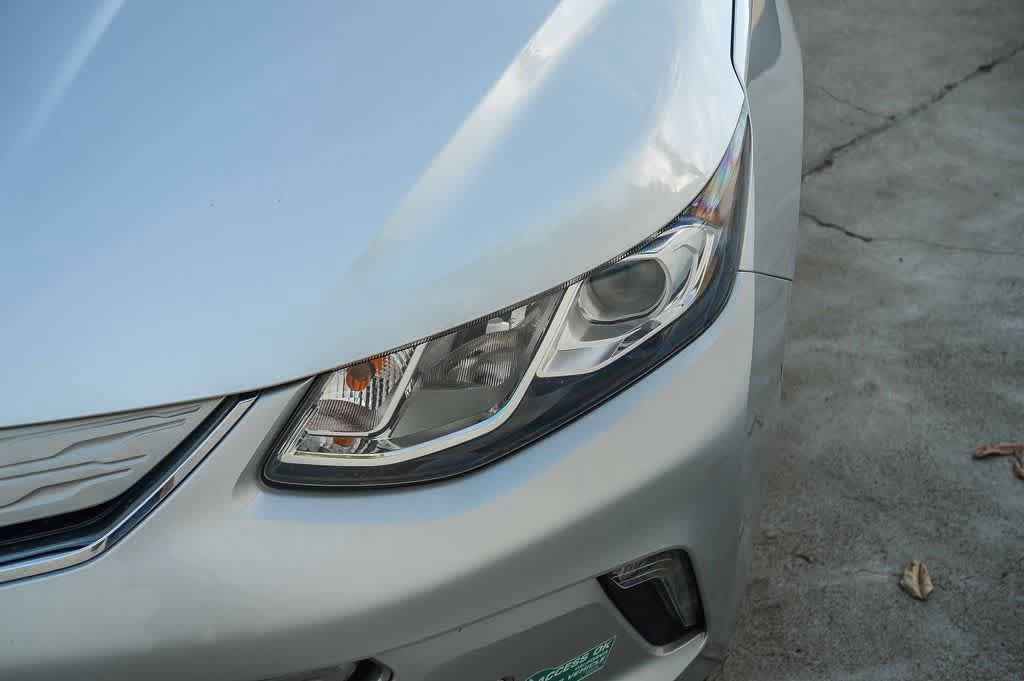 Used 2017 Chevrolet Volt Premier w/ Driver Confidence II Package FWD image 8