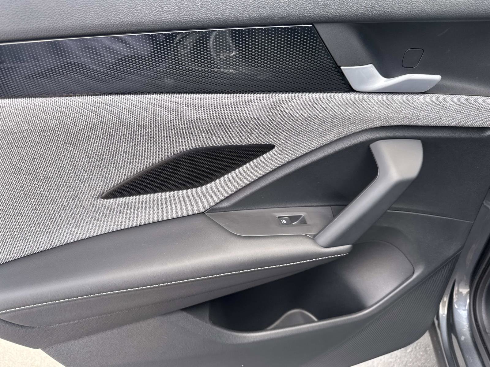 Certified 2025 Volkswagen Tiguan S image 9