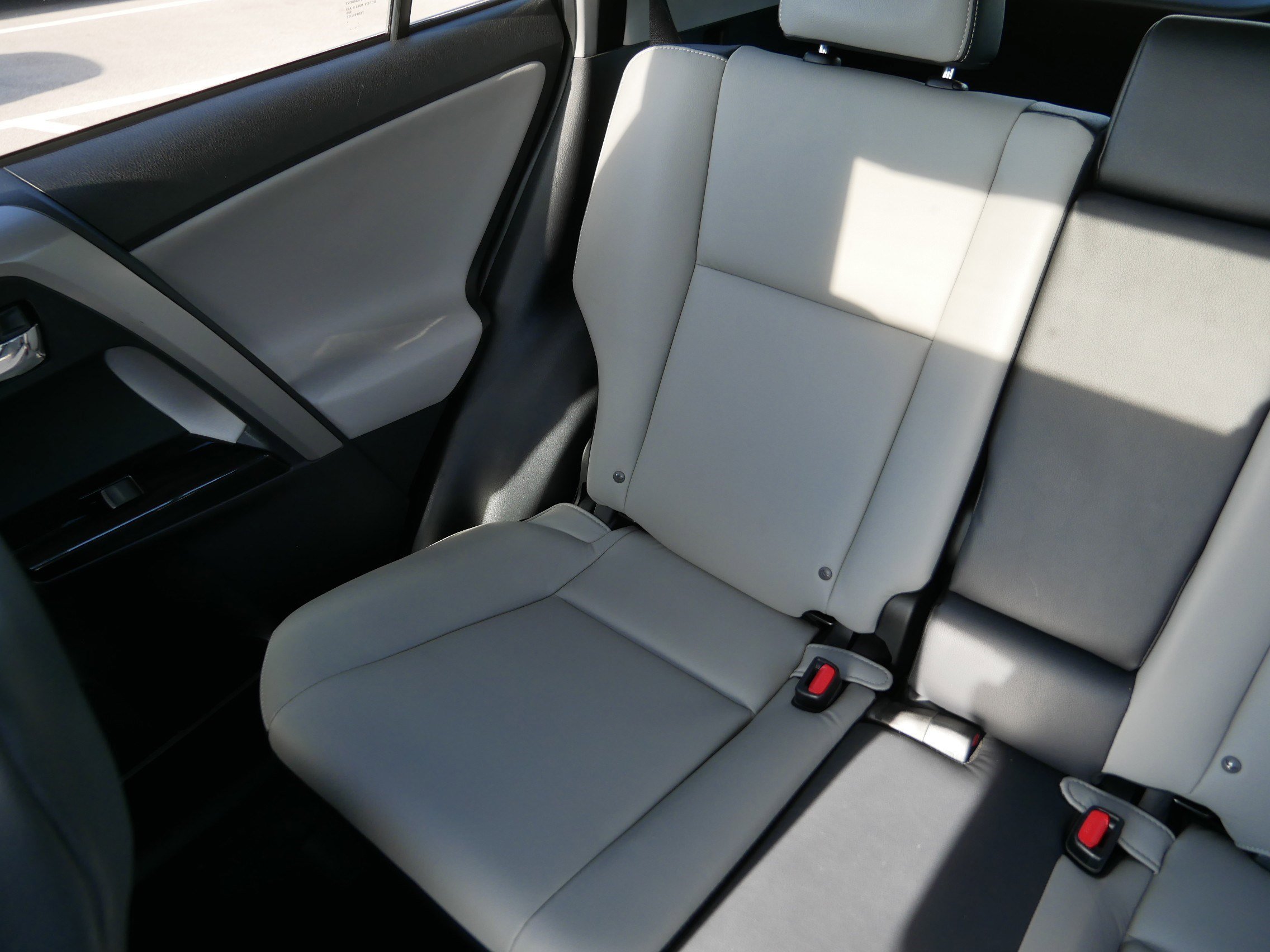 Used 2018 Toyota RAV4 Limited image 12