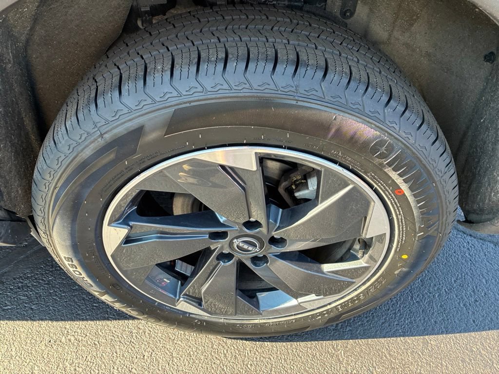 Certified 2025 Nissan Rogue SV AWD/4WD image 11