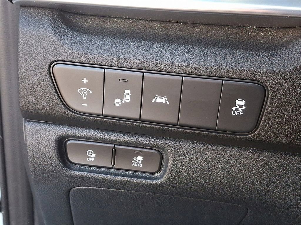 Used 2022 Kia Niro EX image 25