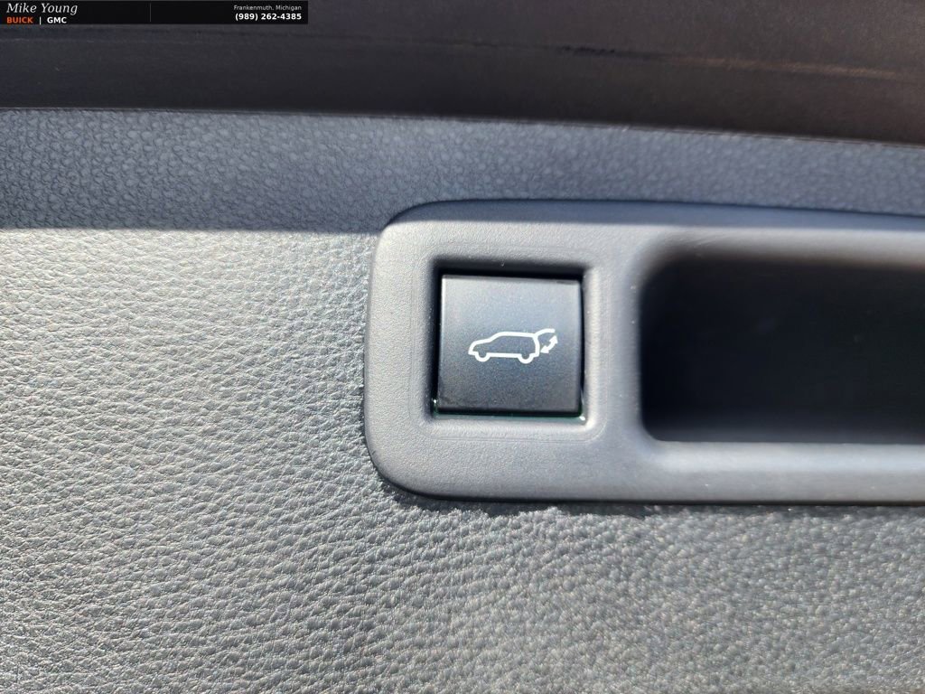 Used 2020 Toyota Highlander XLE image 11