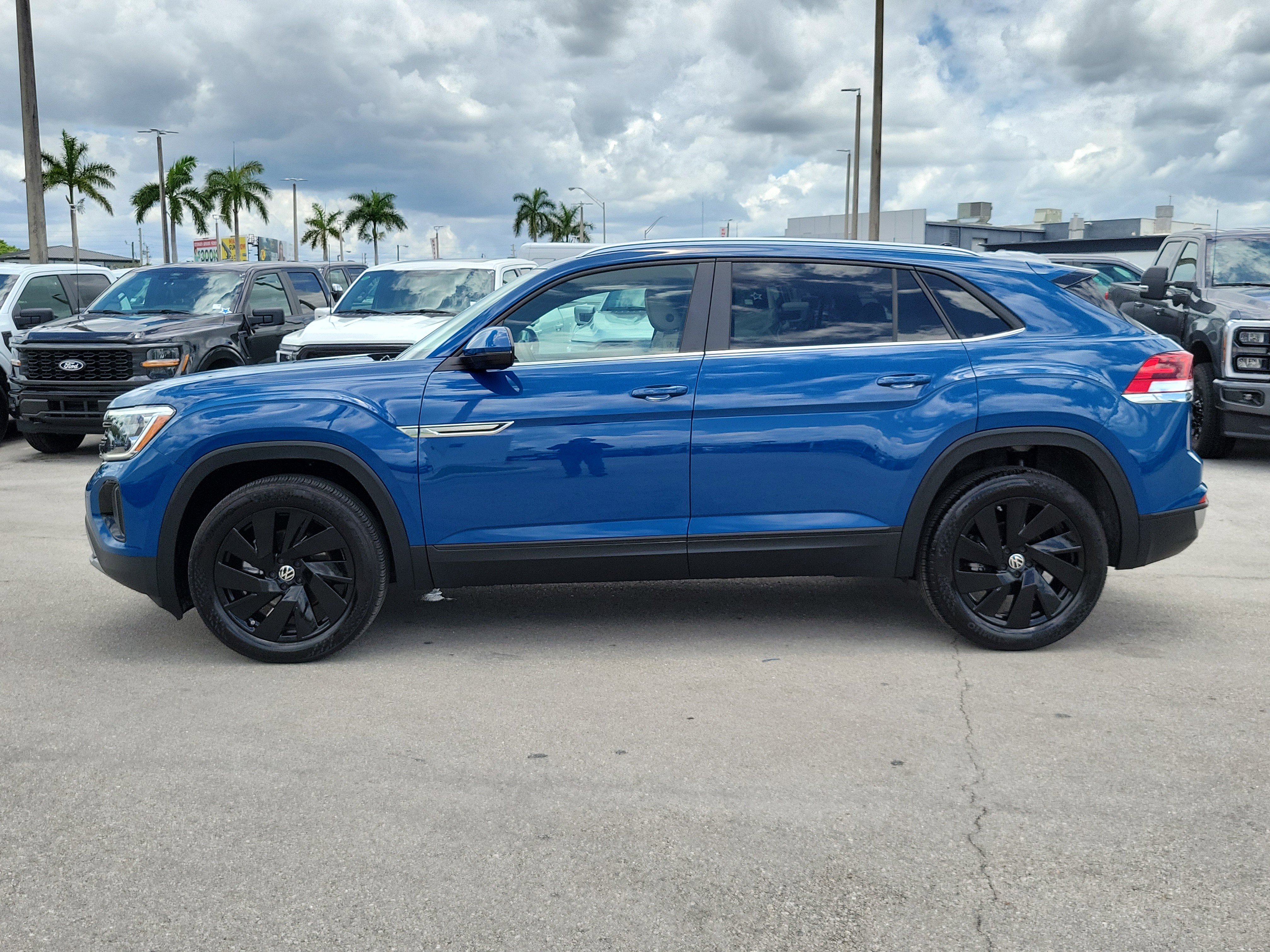 Used 2025 Volkswagen Atlas Cross Sport SE AWD/4WD image 8