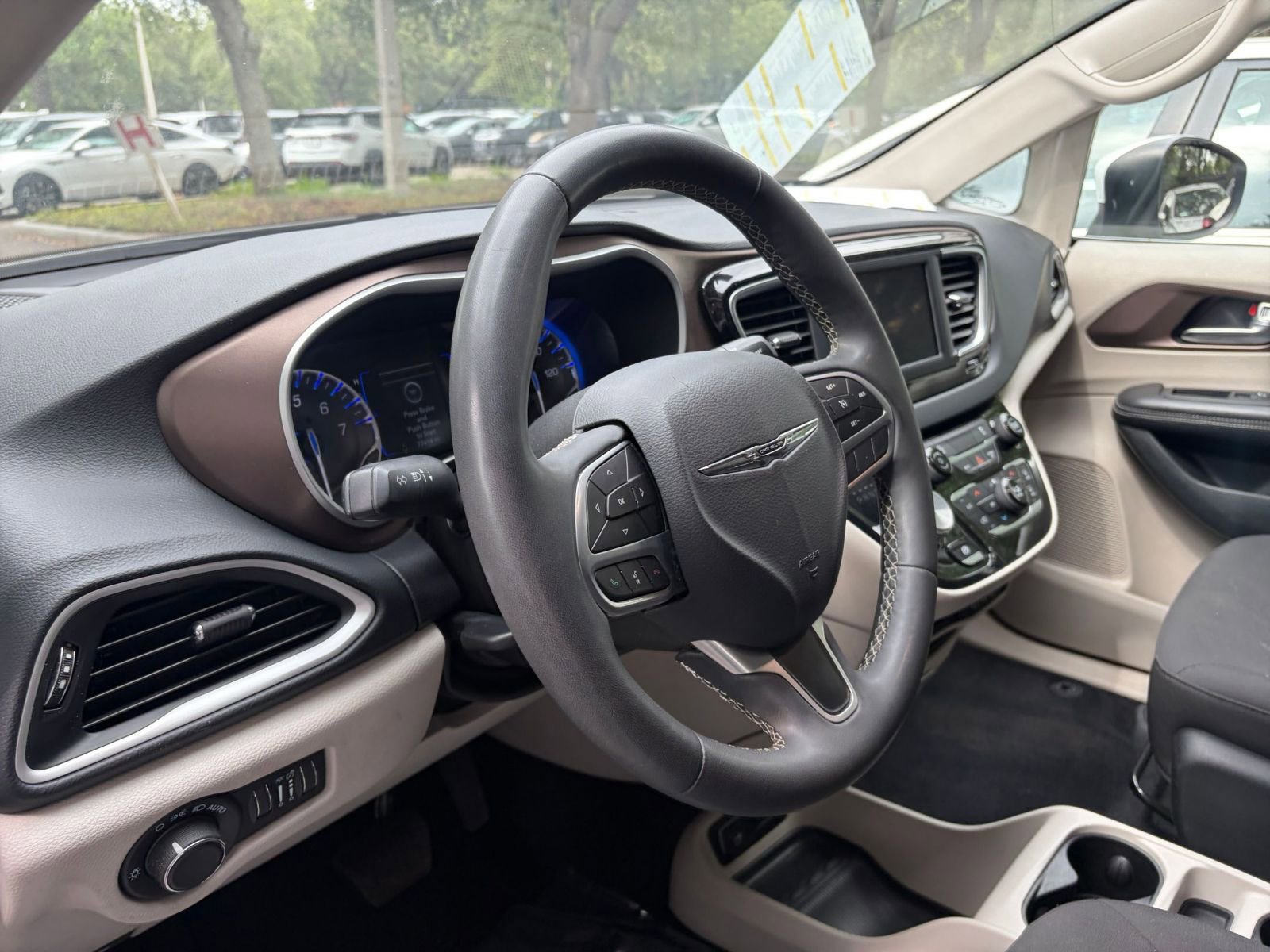 Used 2022 Chrysler Voyager LX FWD image 37