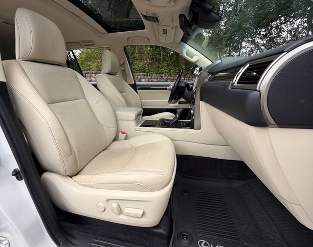 Used 2021 Lexus GX 460 Luxury w/ Sport Design Package AWD/4WD image 22
