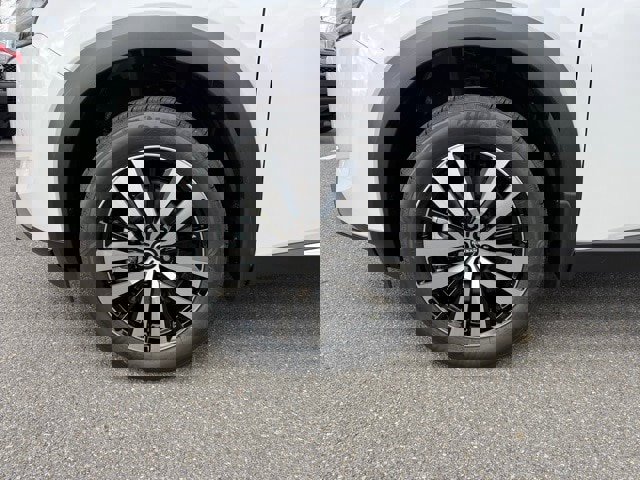 New 2025 Nissan Pathfinder Platinum w/ Cargo Package image 9