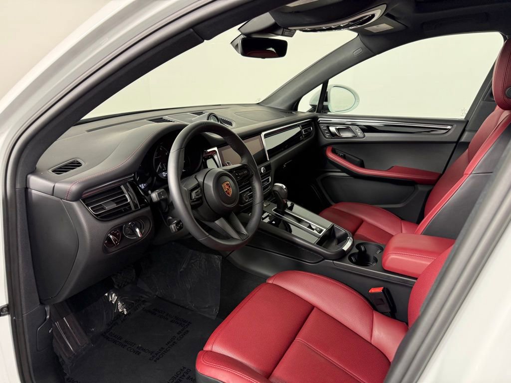 Certified 2026 Porsche Macan Turbo image 4