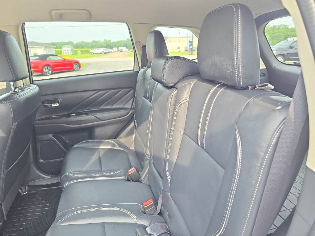 Used 2018 Mitsubishi Outlander SEL AWD/4WD image 19