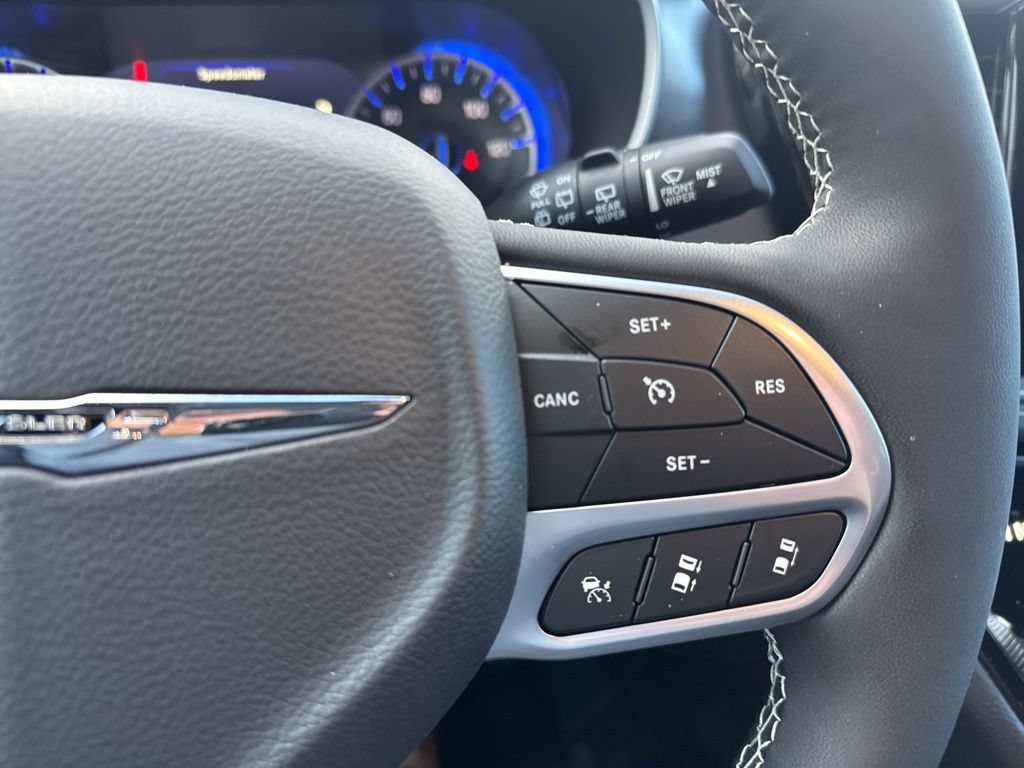 New 2026 Chrysler Pacifica Select AWD/4WD image 13
