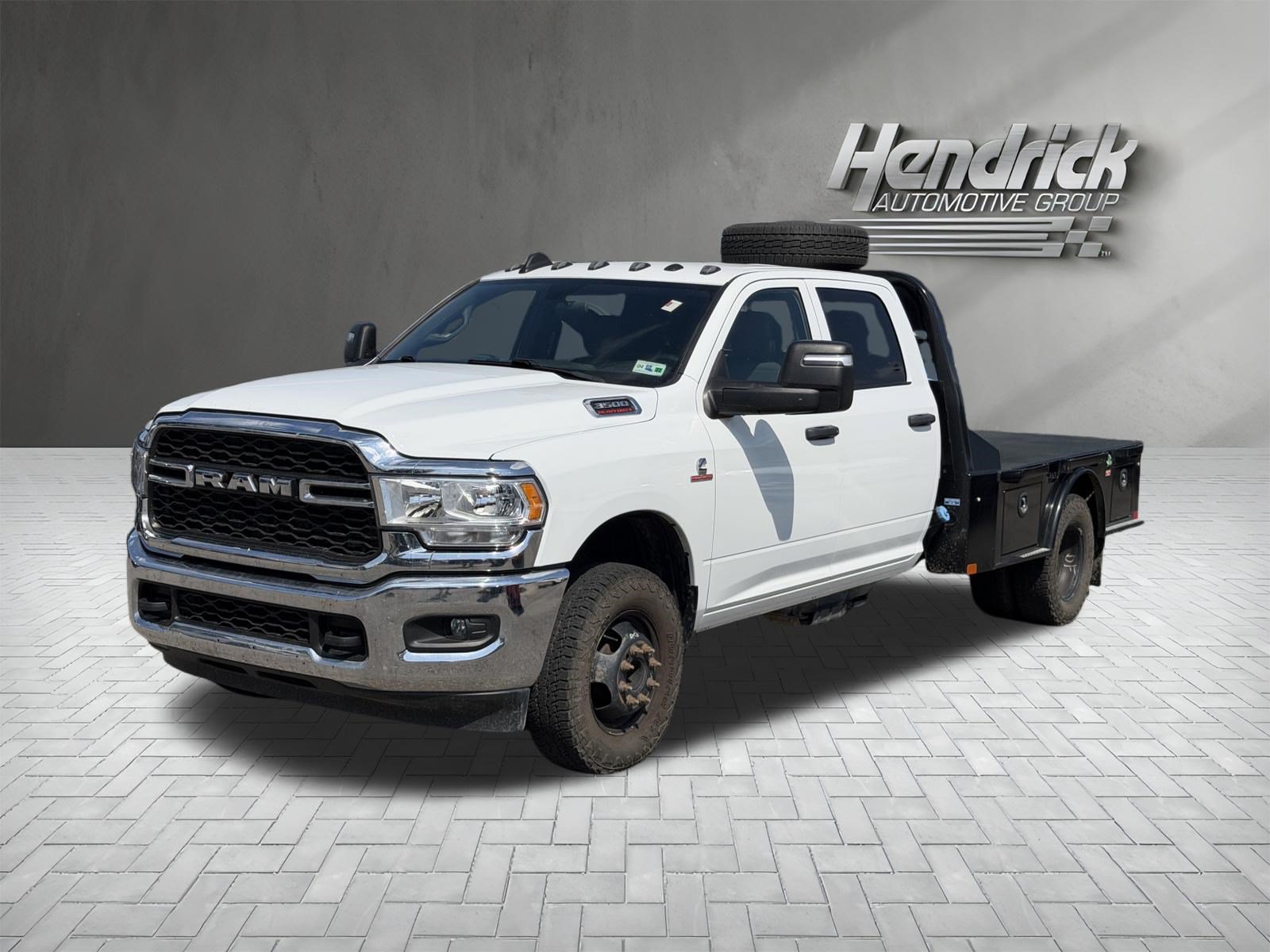 Used 2024 RAM 3500 Tradesman w/ Chrome Appearance Group AWD/4WD image 5