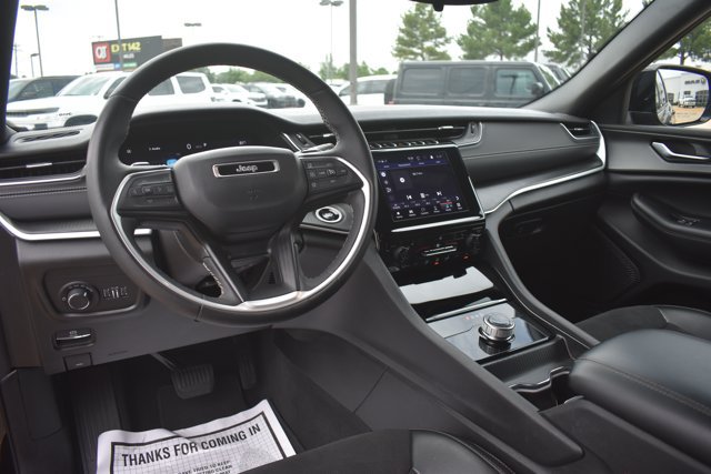 Used 2024 Jeep Grand Cherokee Altitude RWD image 17