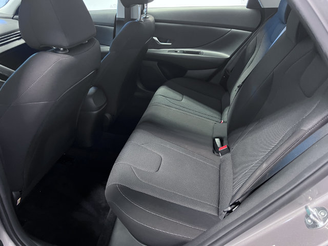 Used 2023 Hyundai Elantra SE FWD image 16