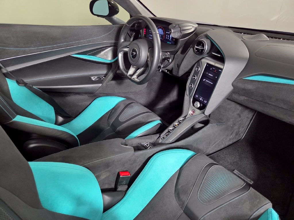 Used 2024 McLaren 750S Spider RWD image 32