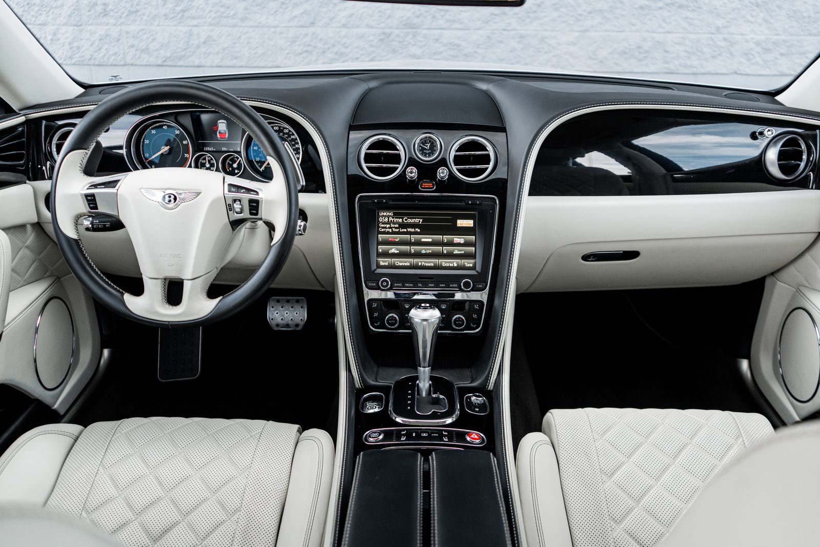 Used 2018 Bentley Flying Spur V8 image 4