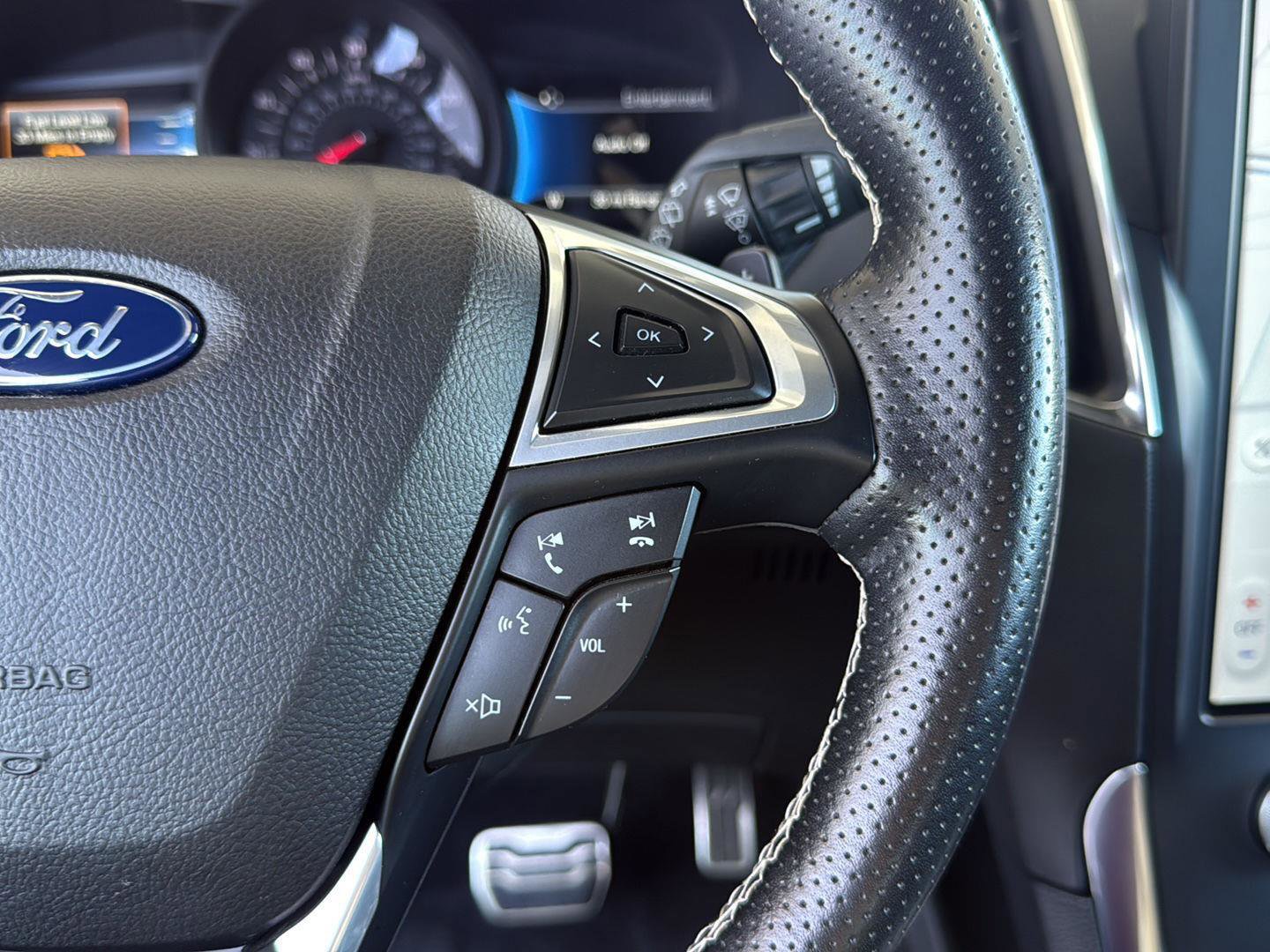 Used 2022 Ford Edge ST AWD/4WD image 23