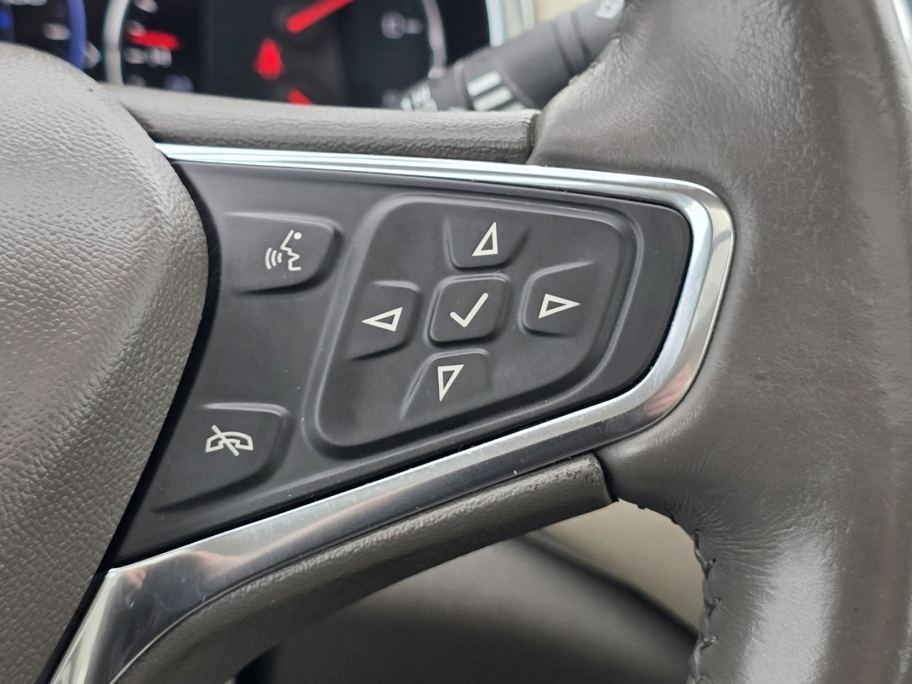 Used 2020 Chevrolet Malibu Premier FWD image 32