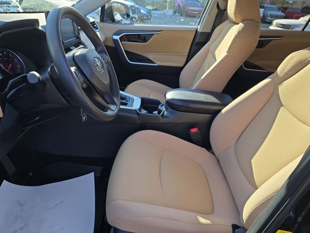 Used 2019 Toyota RAV4 LE image 9