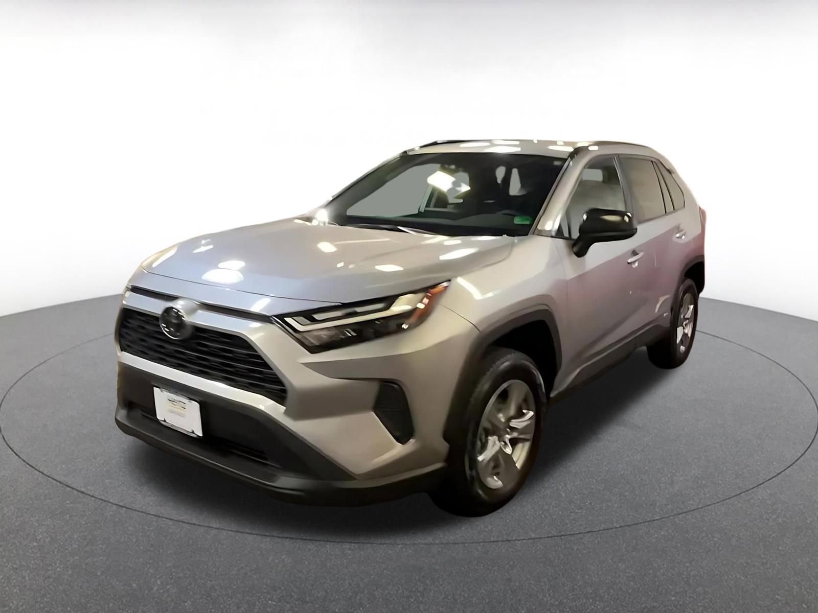 Used 2025 Toyota RAV4 LE image 7