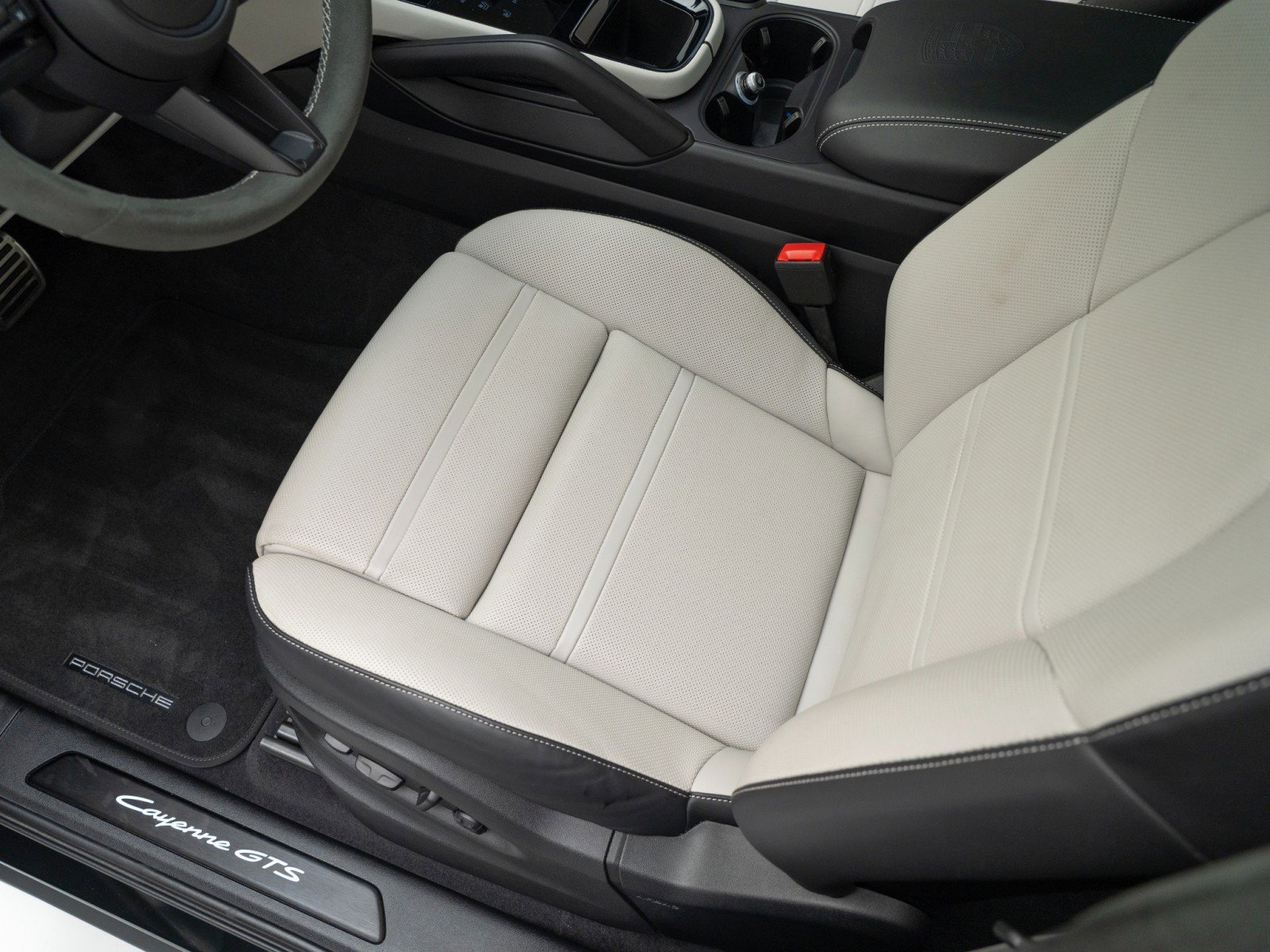 Certified 2025 Porsche Cayenne GTS image 16