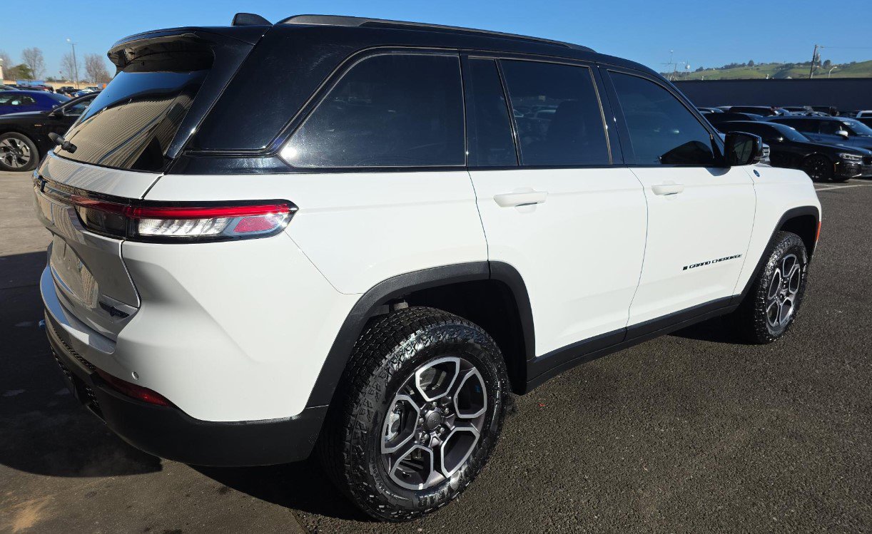 Used 2022 Jeep Grand Cherokee Trailhawk image 4